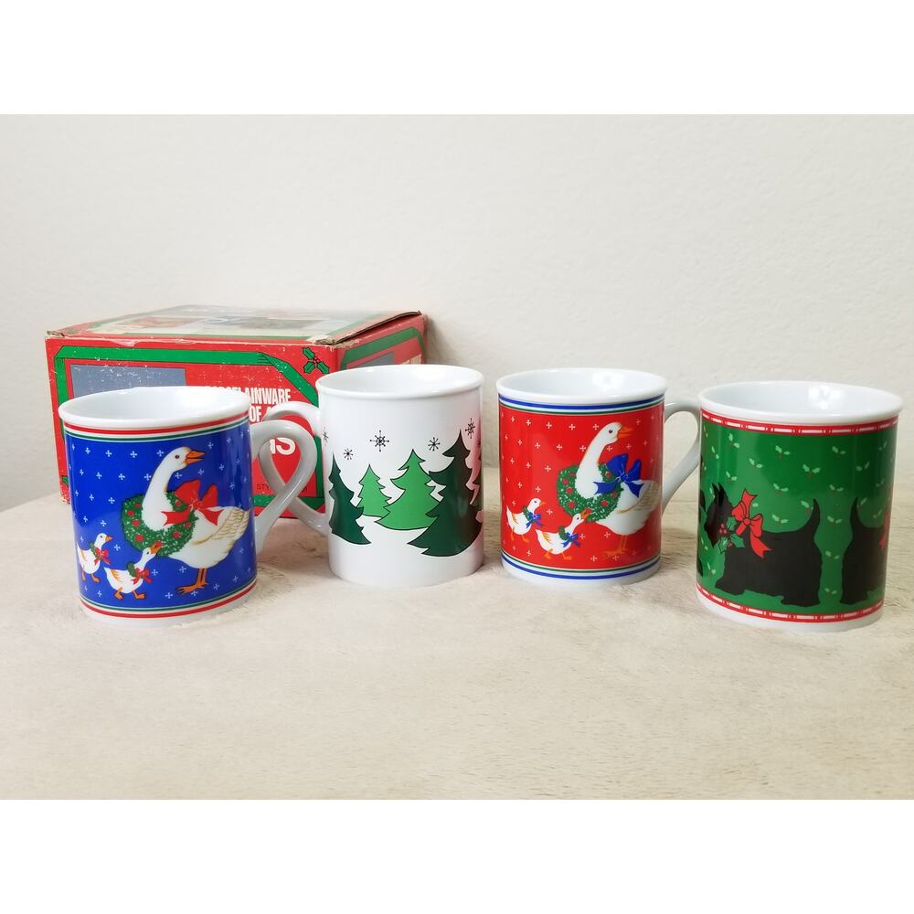 Christmas Porcelainware Coffee Mug 12oz Teacup Japan 4" Drinkware Holidays x4